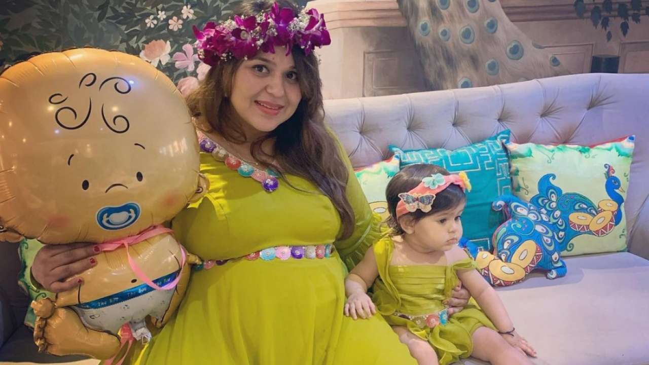 Ginni Chatrath poses with daughter Anayra Sharma at her second baby shower