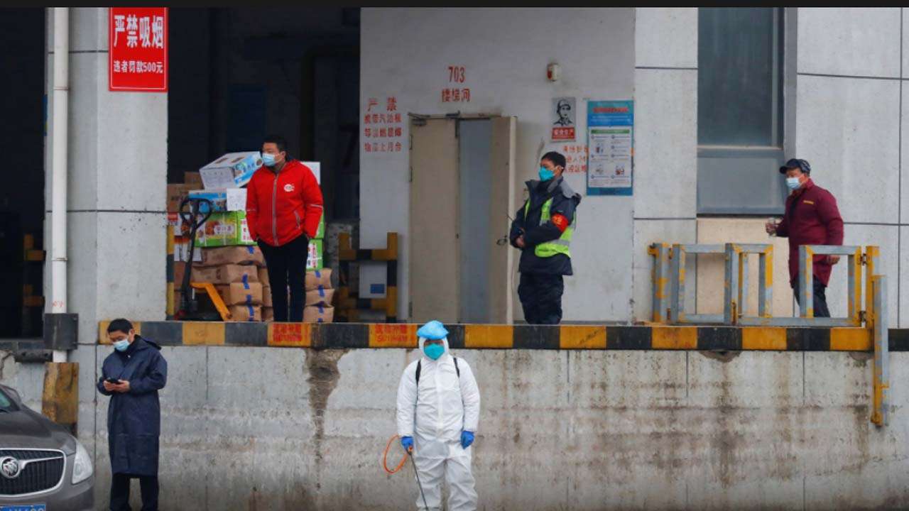 Group visit hospitals where early cases were detected