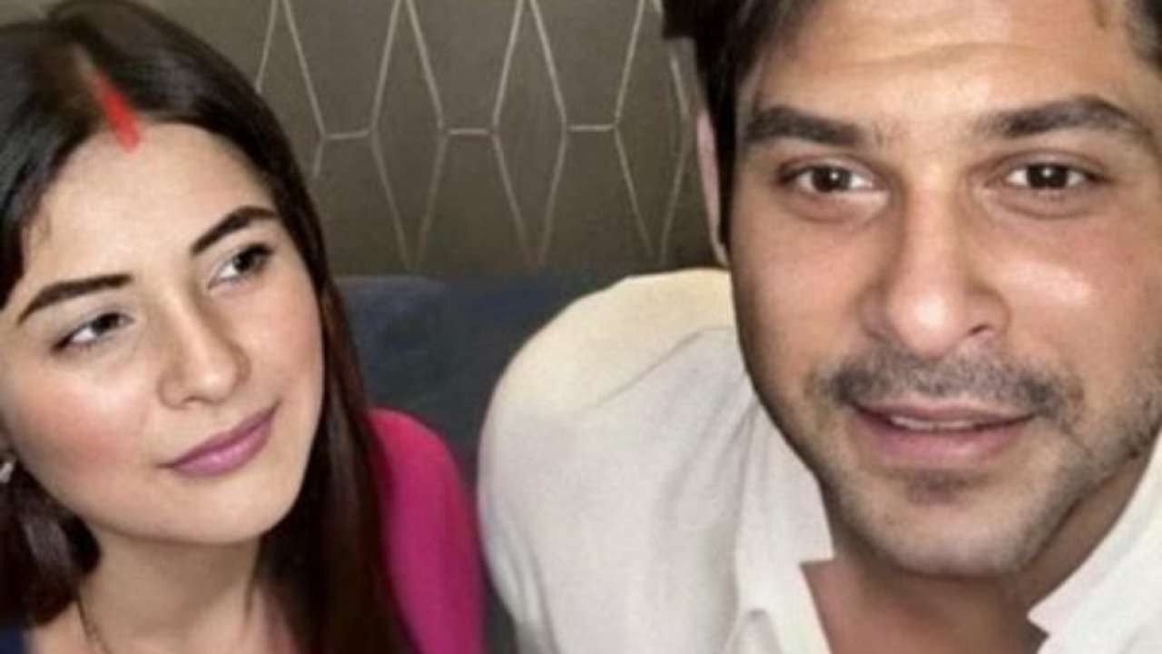 Shehnaaz Gill's photo with Sidharth Shukla donning 'sindoor, mangalsutra'  goes viral, here's the truth behind it