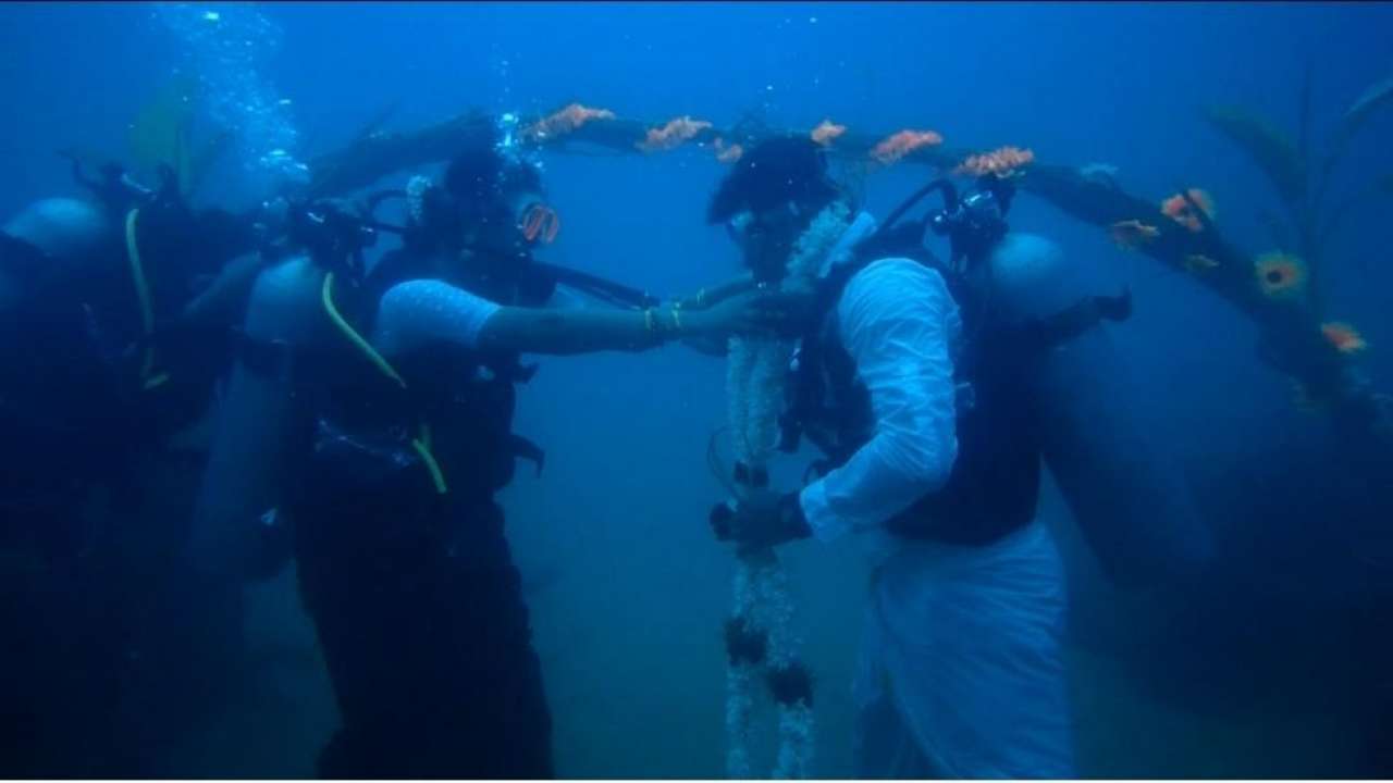 Chennai couple dive 60 feet underwater to get married, pics go VIRAL