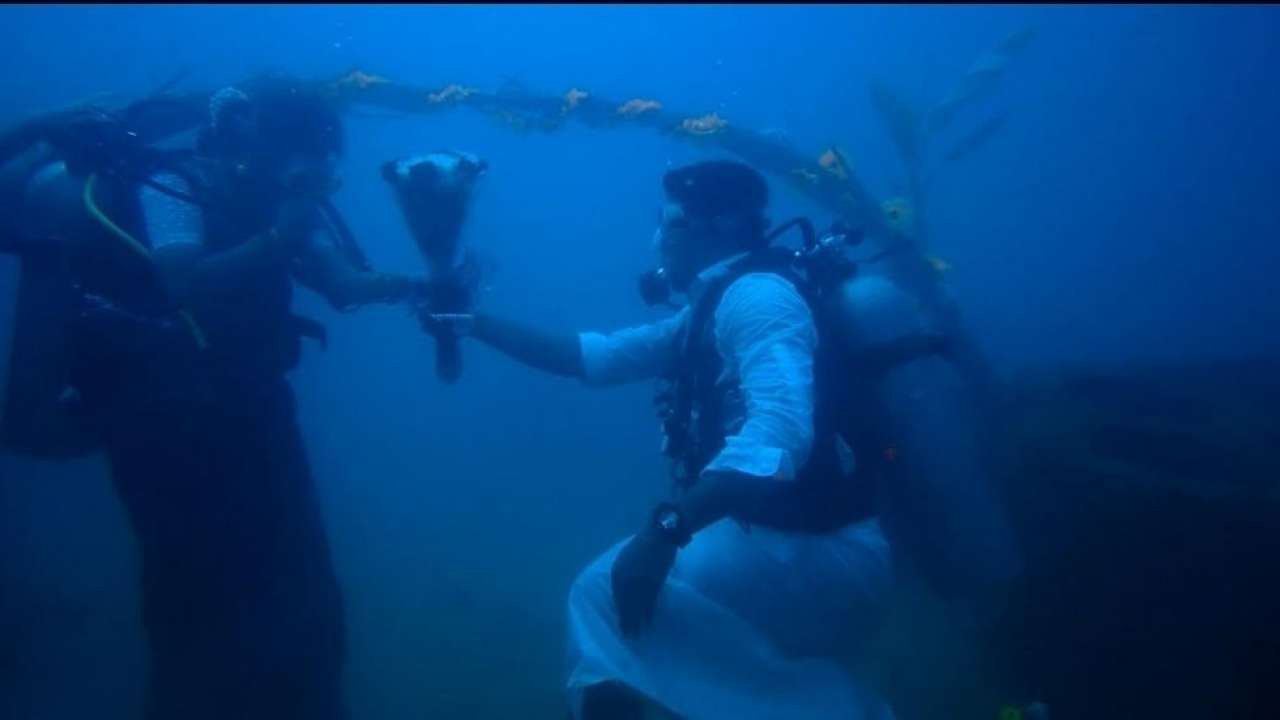 Chennai couple dive 60 feet underwater to get married, pics go VIRAL