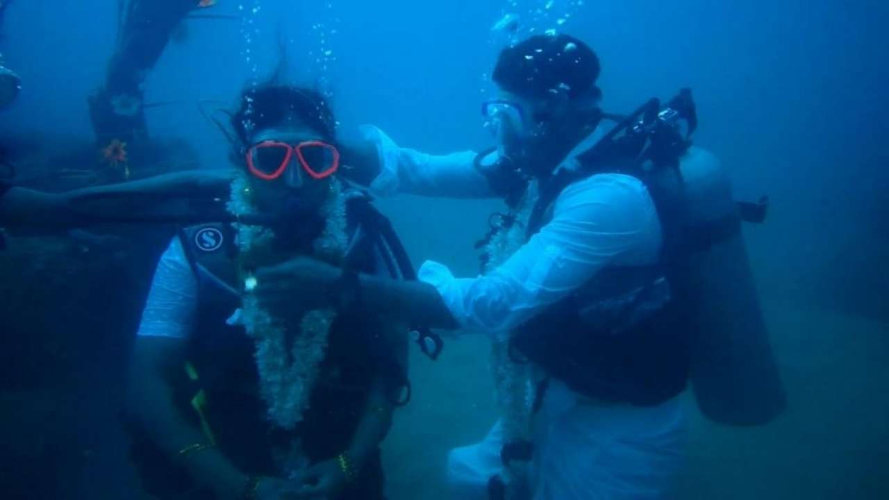 Chennai couple dive 60 feet underwater to get married, pics go VIRAL
