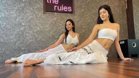 Shanaya Kapoor 'steals' Suhana Khan's skirt, sets Internet ablaze with viral belly dance video