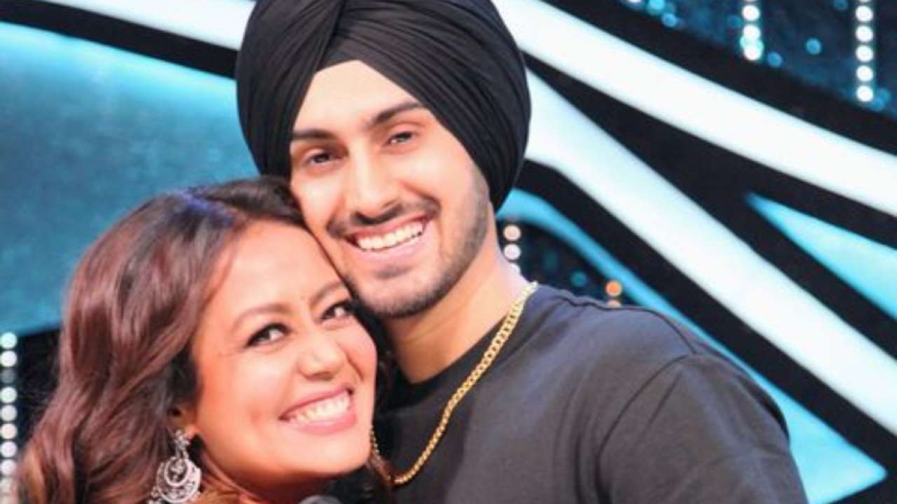 Rohanpreet Singh starts off Valentine's week, posts photo with Neha Kakkar to wish her a Happy Rose Day