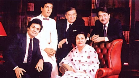 Rajiv Kapoor with parents Raj Kapoor & Krishna Raj Kapoor and brothers Randhir Kapoor and Rishi Kapoor