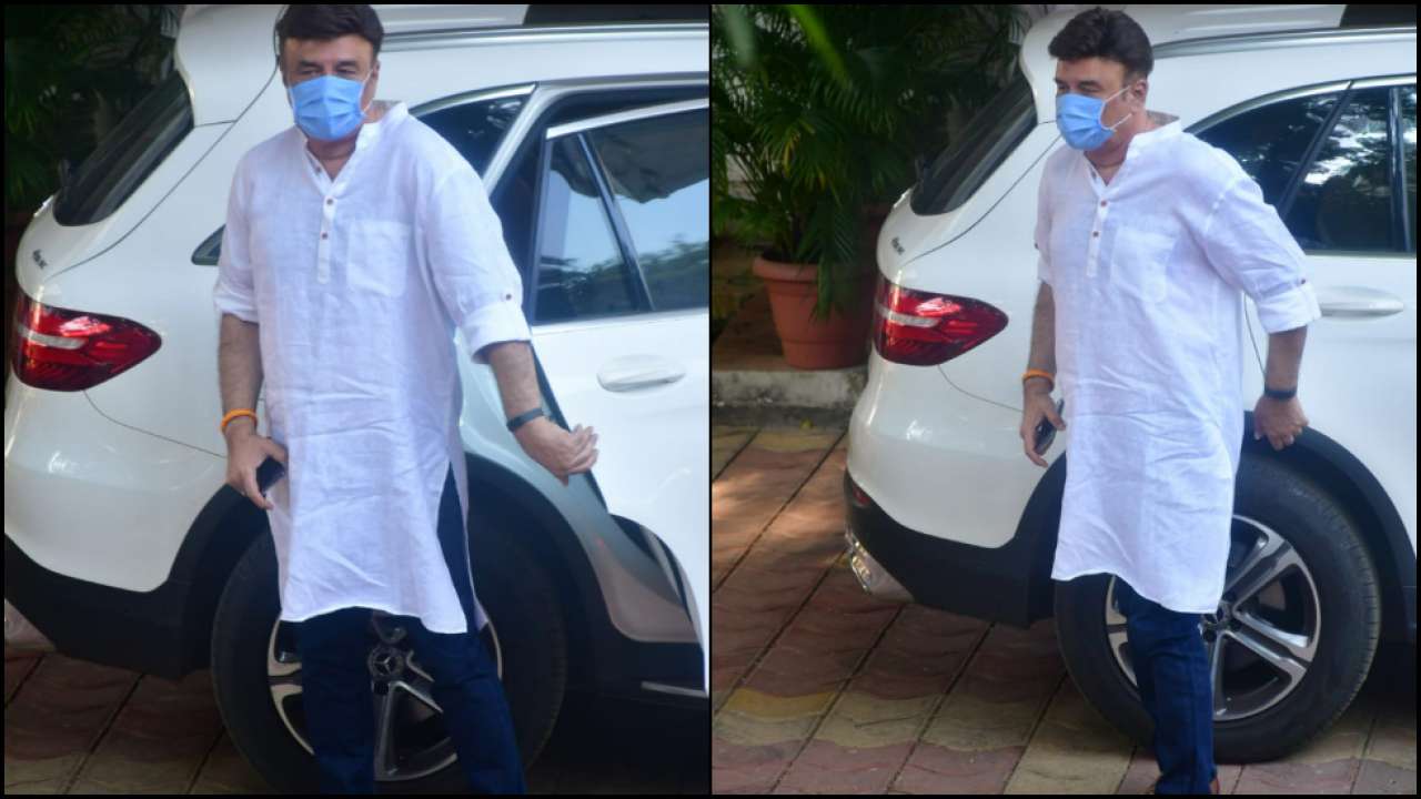 Anu Malik arrives for Rajiv Kapoor's last rites