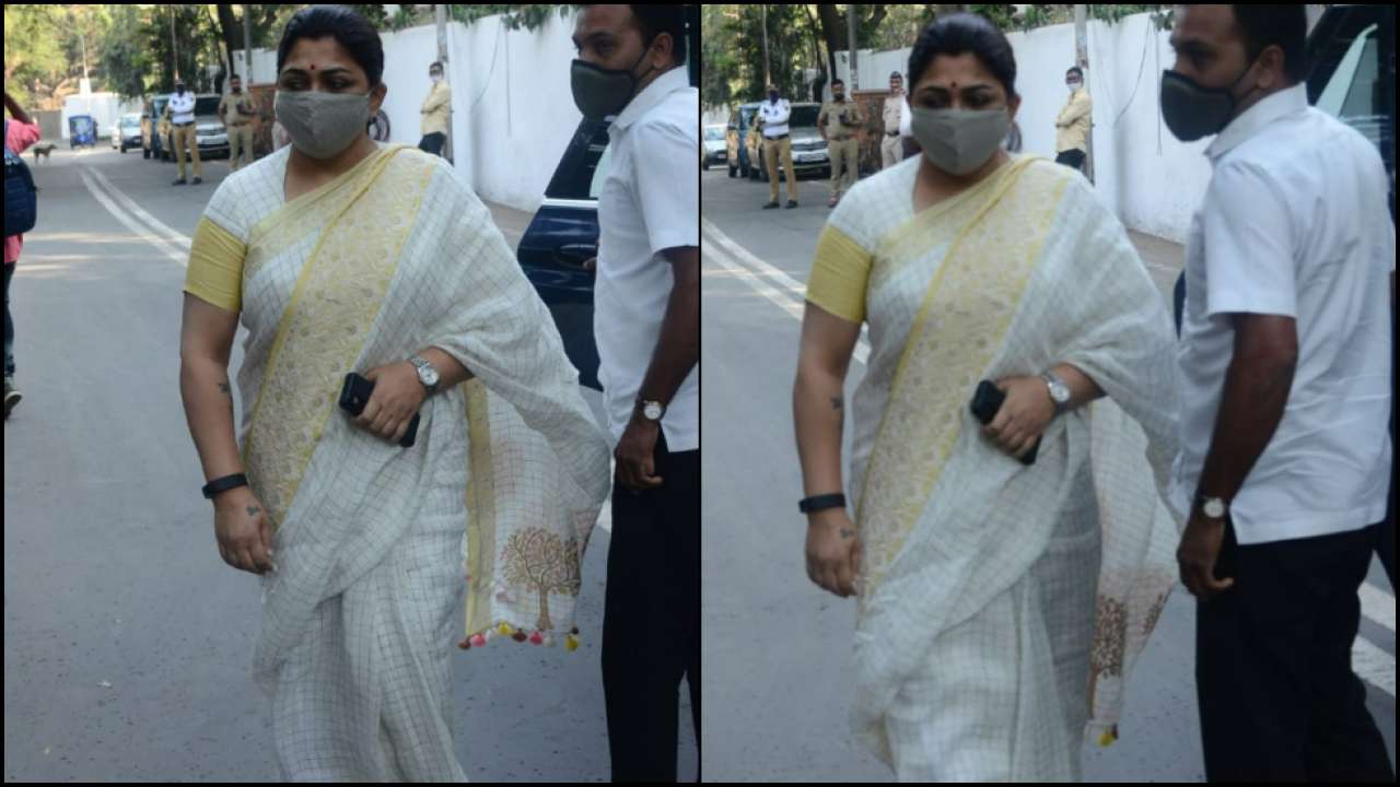 Khushboo also snapped for Rajiv Kapoor's last rites