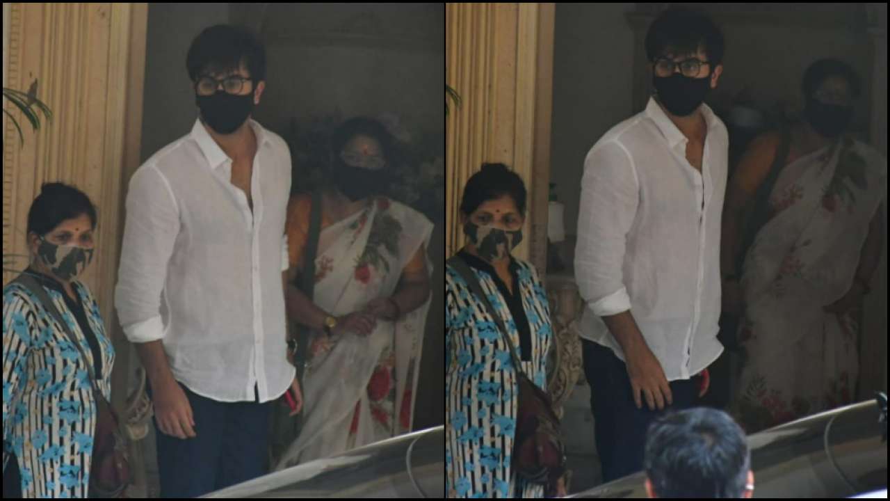 Ranbir Kapoor makes way for uncle Rajiv Kapoor's last rites