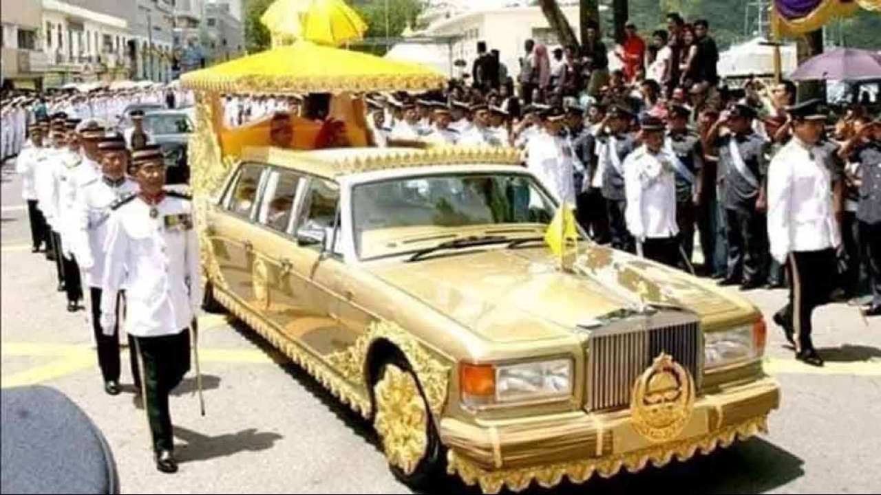 Palace Of Gold 7000 Luxury Cars Gold Plated Private Jet Inside Photos Of Luxurious Life Of Sultan Of Brunei