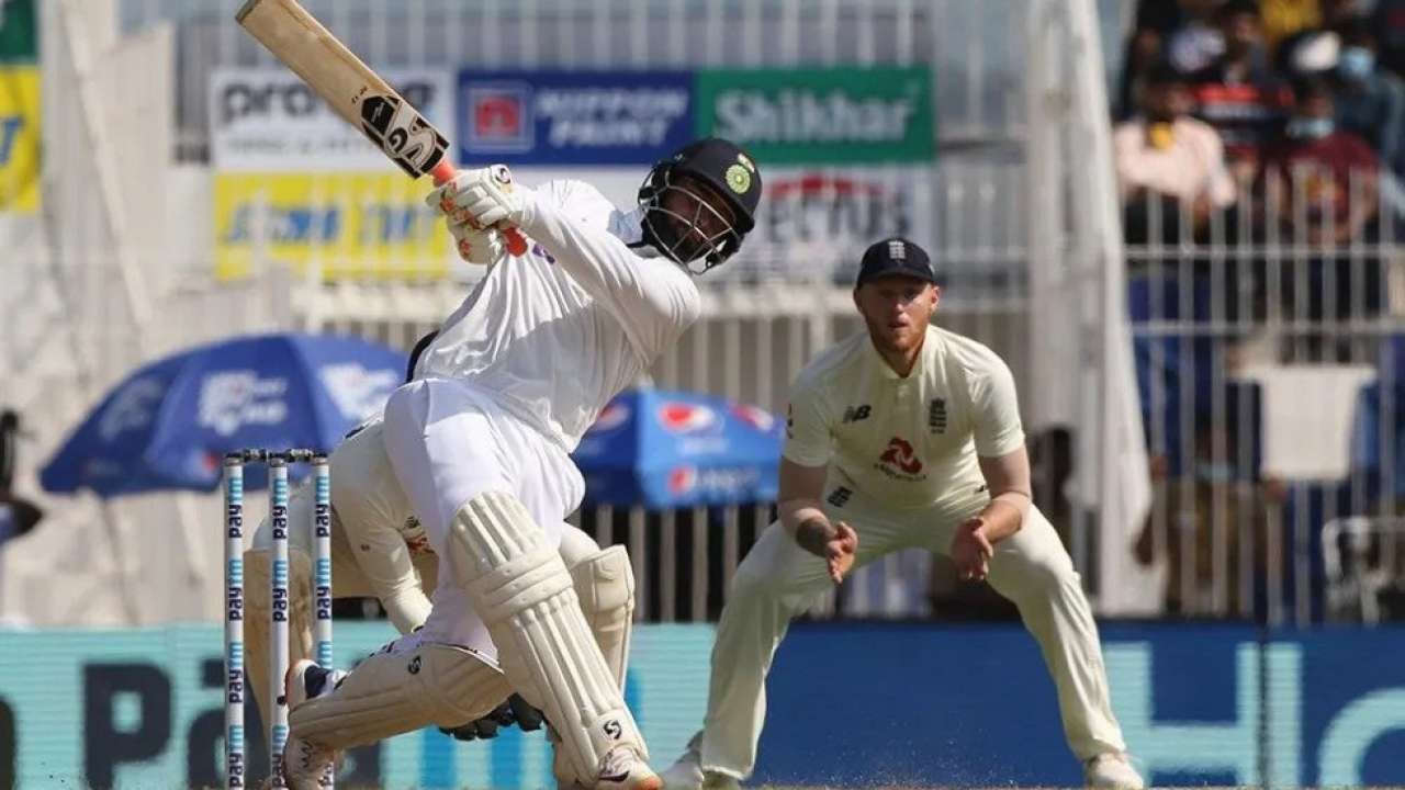 Rishabh Pant gets no help from tailenders