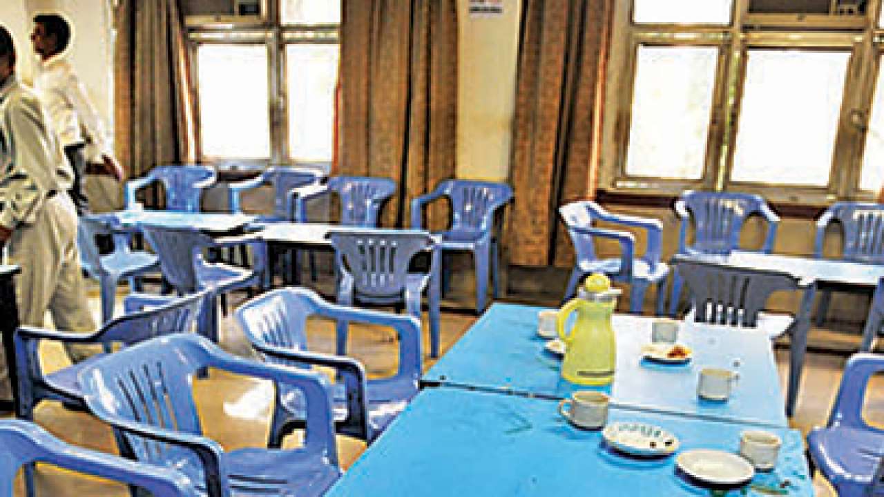 What did the Personnel Ministry say on reopening of canteens?