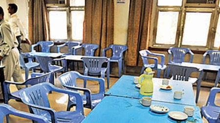 What did the Personnel Ministry say on reopening of canteens?