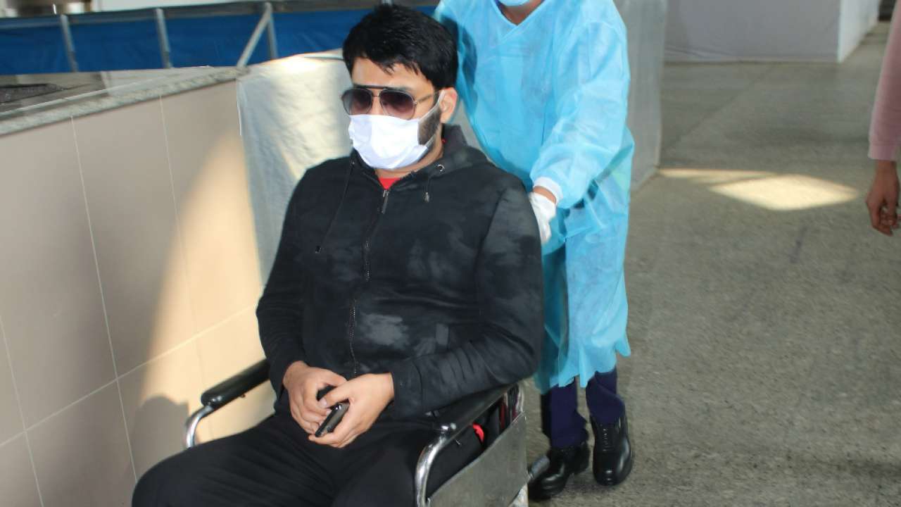 Kapil Sharma gets angry at paparazzi for clicking him while being wheelchair bound at Mumbai airport