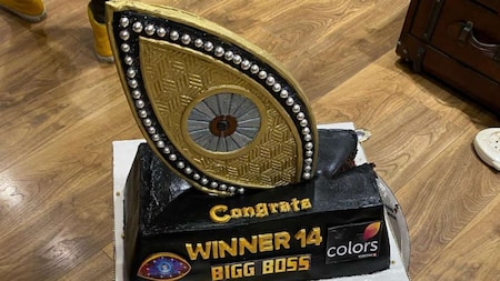 Rubina Dilaik cuts cake shaped as the 'Bigg Boss' winner's trophy