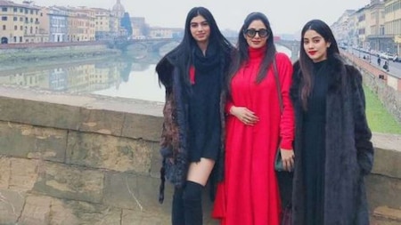 Sridevi with daughters Janhvi and Khushi