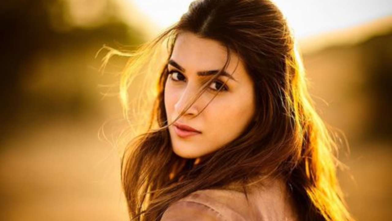 Kriti Sanon New Xxx Photos - Don't think you can be scared, cautious and still move ahead in your  career: 'Bachchan Pandey' actor Kriti Sanon