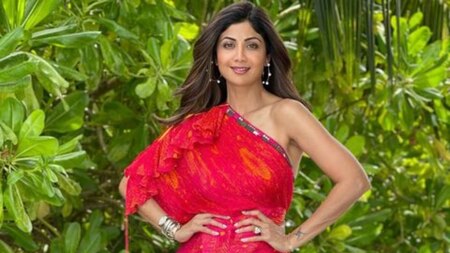 Shilpa Shetty Kundra looks stunning in printed saree dress, shares photo from Maldives vacation