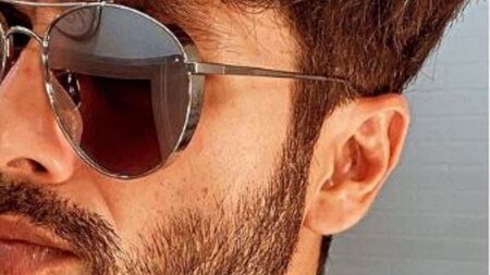 Shahid Kapoor treats fans with stunning picture resembling ''Kabir Singh'' styled aviators