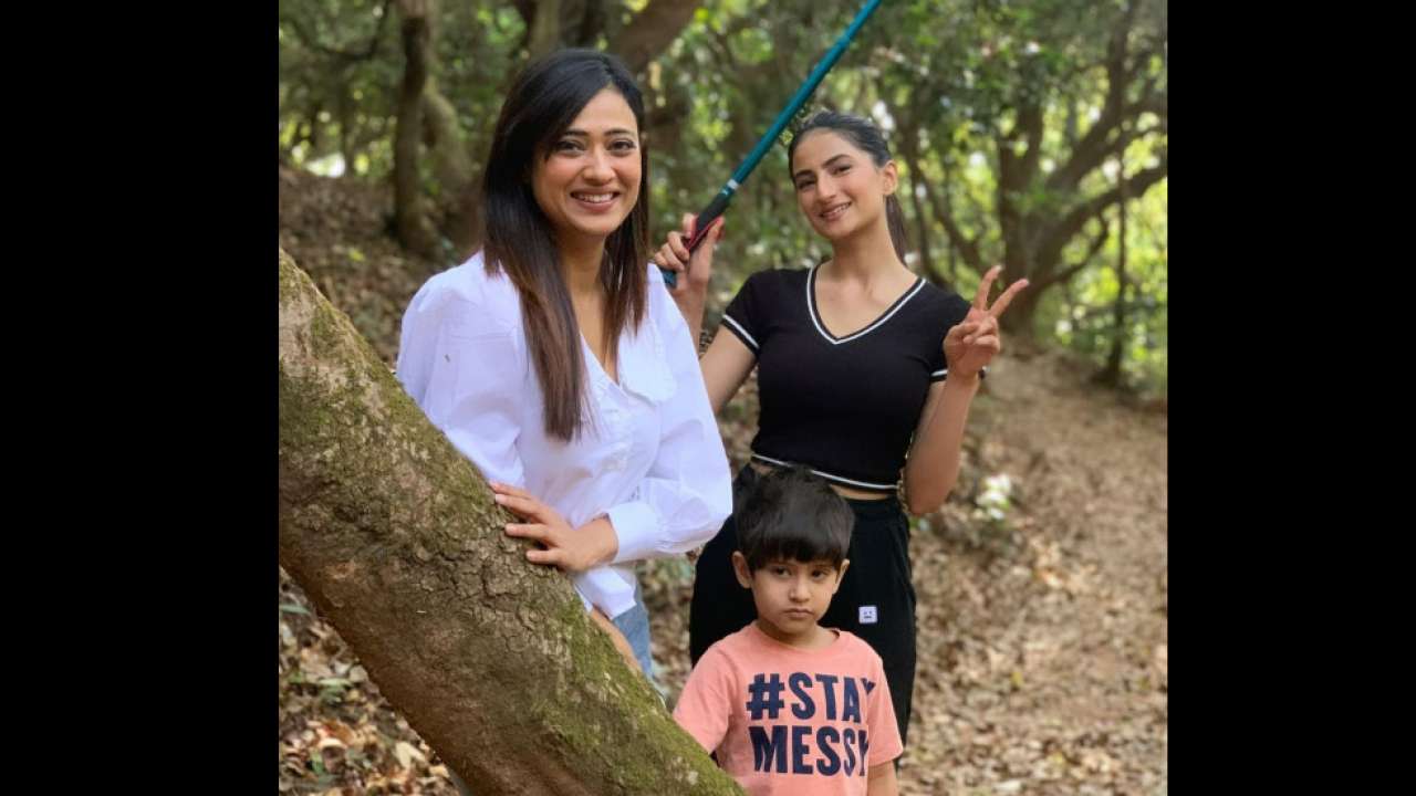 Palak Tiwari enjoys time with mom Shweta Tiwari and brother Reyansh Kohli