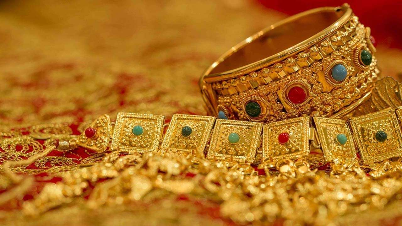 Gold prices dip to one-year low