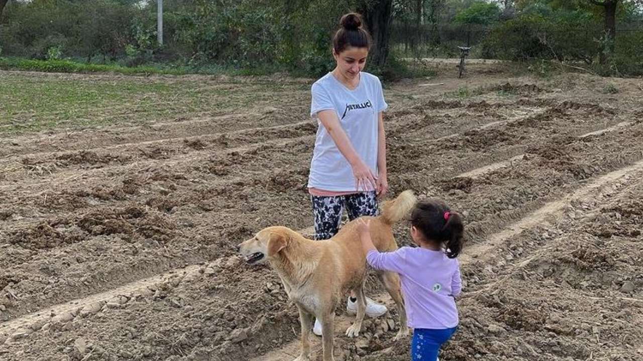 Soha Ali Khan shares an adorable photo having a field day with daughter Inaaya Naumi Kemmu