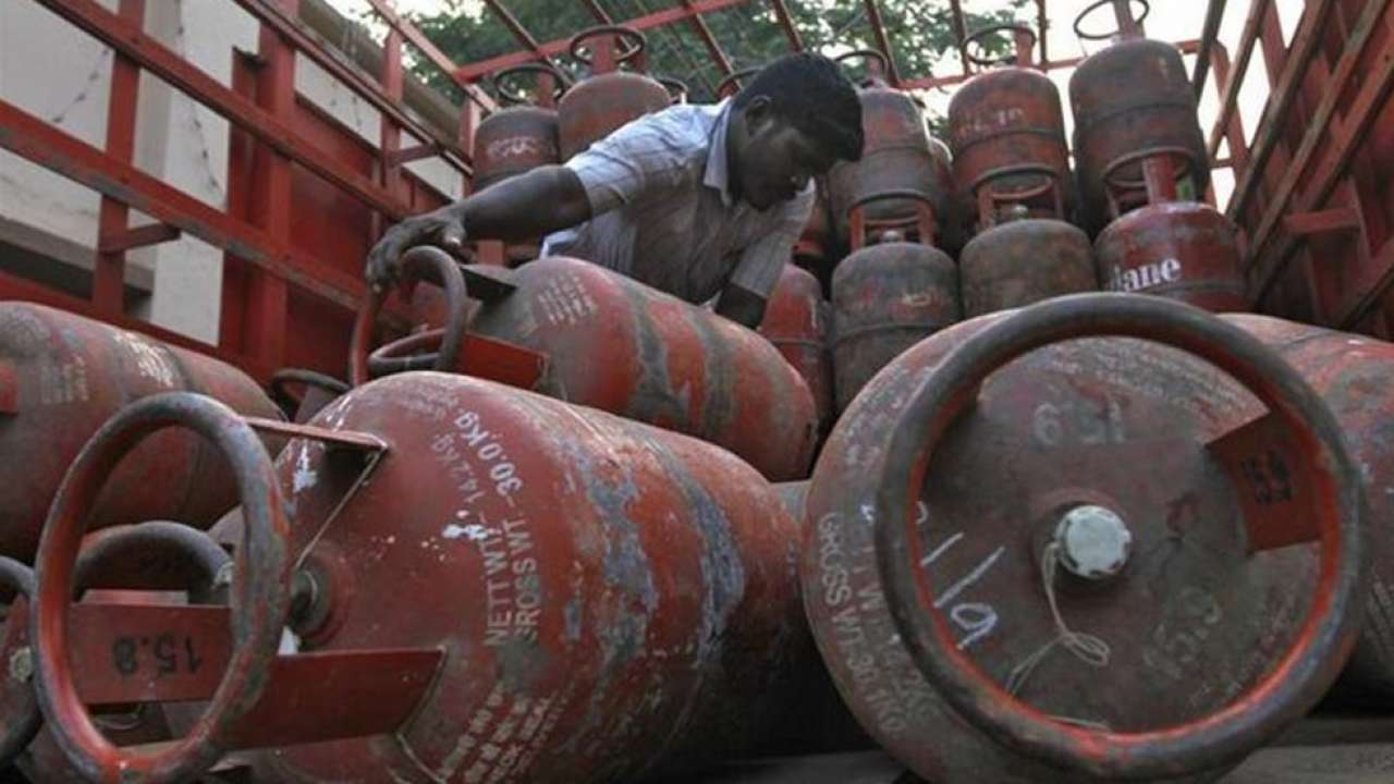 Now Book Lpg Cylinders For Rs 100 Less Check How To Avail Offer