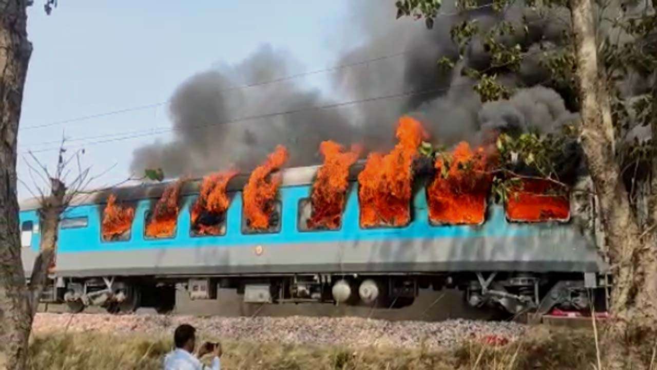 Delhi-Dehradun Shatabdi Express catches fire, no injury or casualty