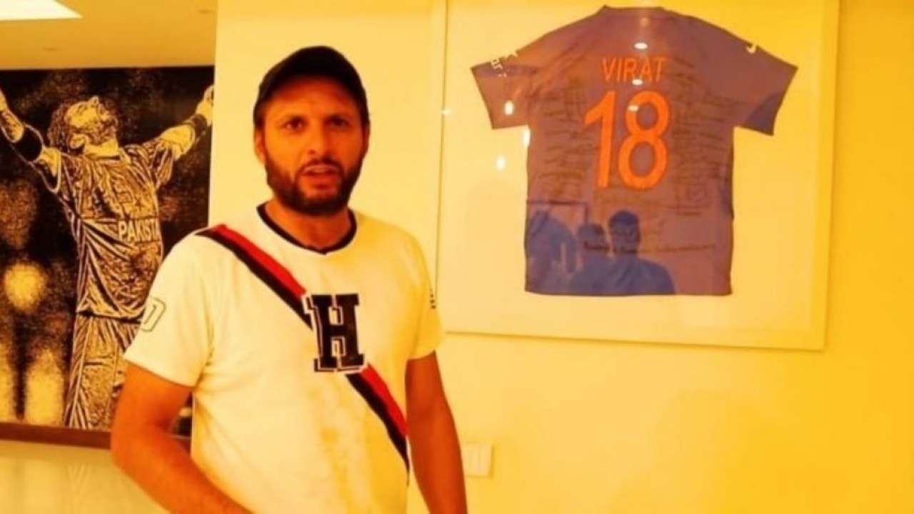 Virat Kohli's jersey, Tendulkar's bat 