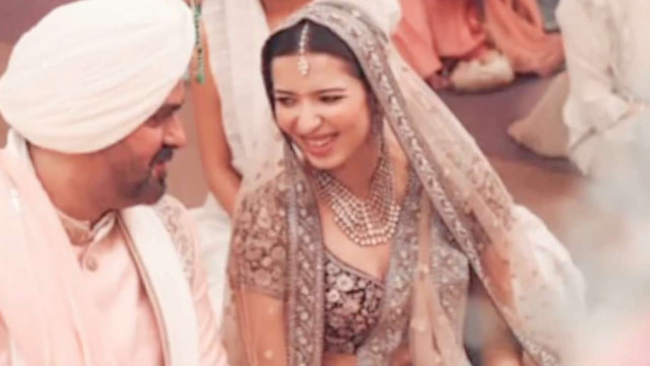 Newlyweds Harman Baweja and Sasha Ramchandani lost in each other's eyes