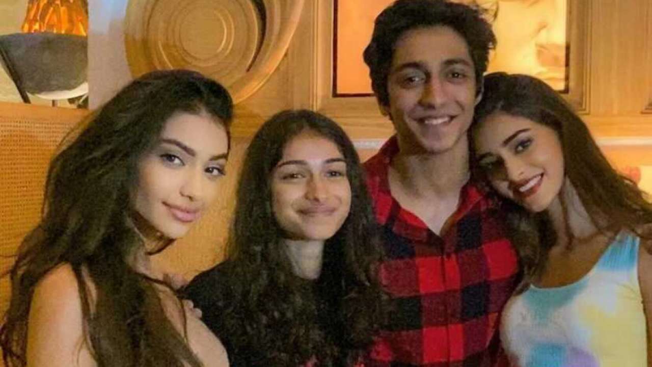 Ananya Panday shares family photo as she reunites with Rysa Panday, Ahaan Panday and Alanna Panday