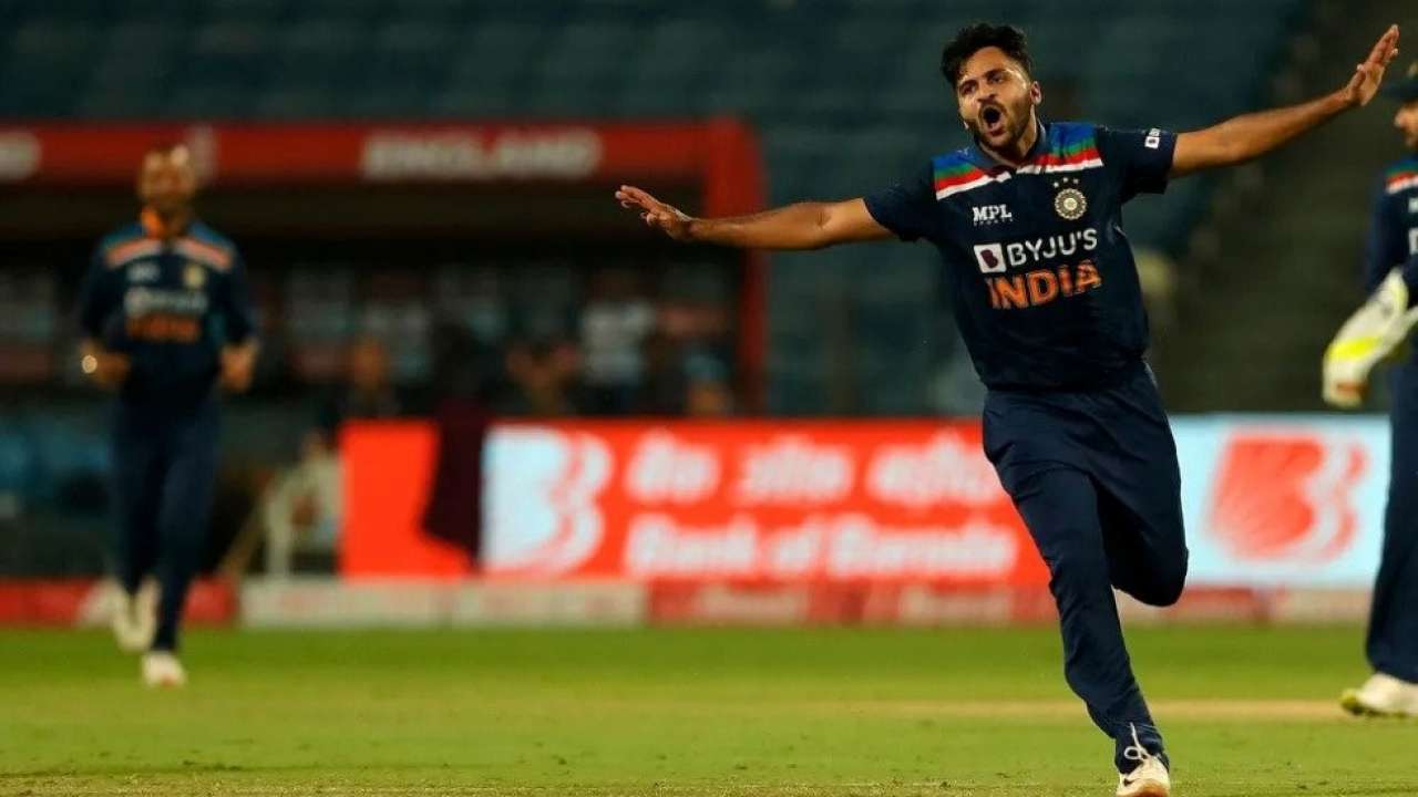 Lord Shardul Thakur takes two quick wickets again