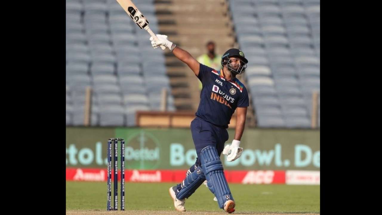 Rishabh Pant's one-handed shot