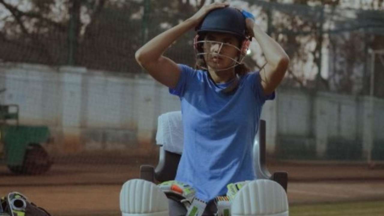 Taapsee Pannu announces summer, shares ''Shabaash Mithu'' pic