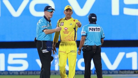 MS Dhoni losing his cool and walking onto the field