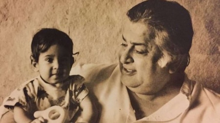 Shaira Kapoor with grandather late Shashi Kapoor