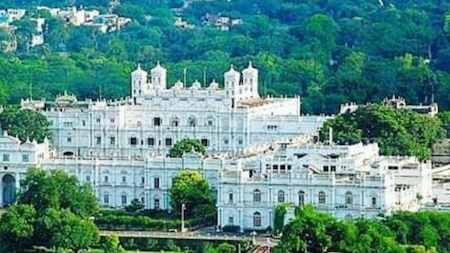 Jai Vilas Palace: Unique silver model train