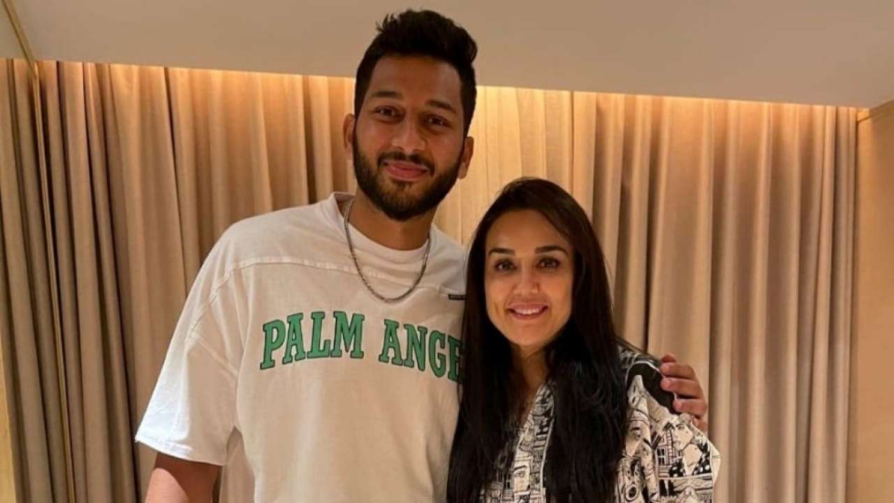 Punjab Kings' Shahrukh Khan gives 'Kal Ho Naa Ho' reference in picture with Preity Zinta