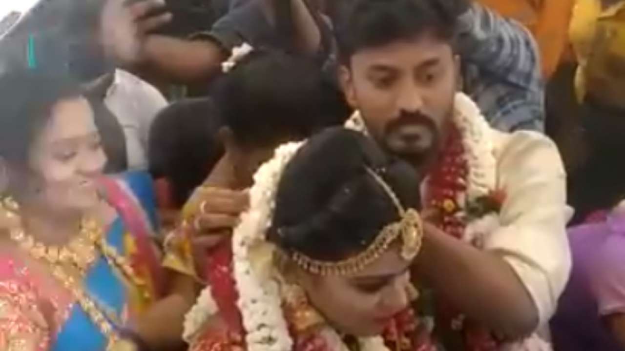 Viral! Couple gets married on flight to Bangalore to avoid COVID-19  restrictions