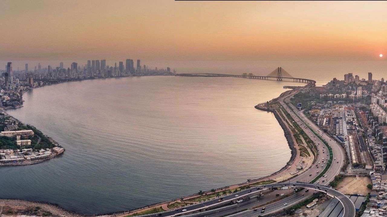 Offers breathtaking view of Mumbai skyline