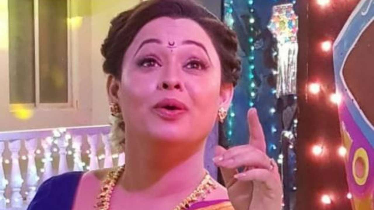 Tarak Mehta Ka Ooltah Chashmah Xxnx - After Nidhi Bhanushali, 'Taarak Mehta Ka Ooltah Chashmah' star Madhavi  Atmaram Bhide's glamorous pics go VIRAL