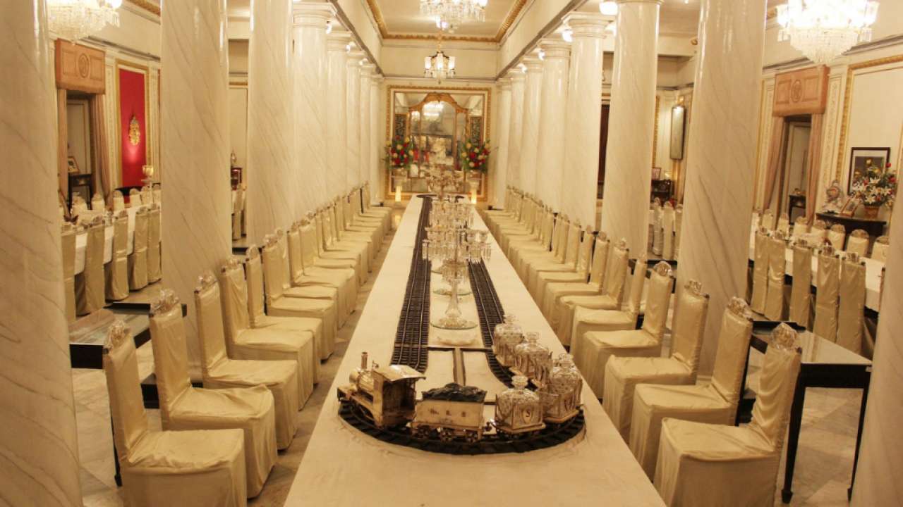 Jai Vilas Palace: Unique silver model train