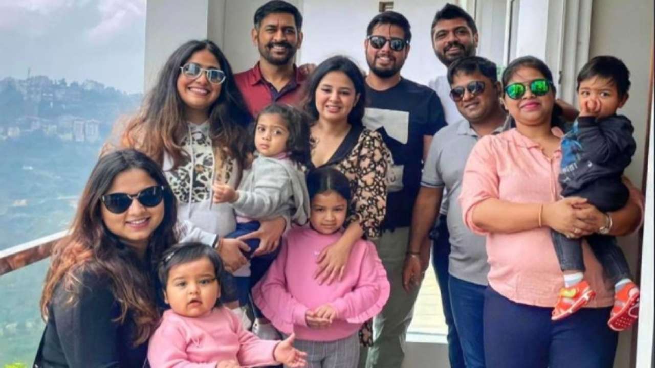 MS Dhoni holidaying in Shimla with wife Sakshi Dhoni, daughter Ziva and others, check out pics