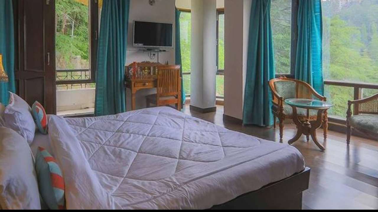 MS Dhoni - Villa bedroom