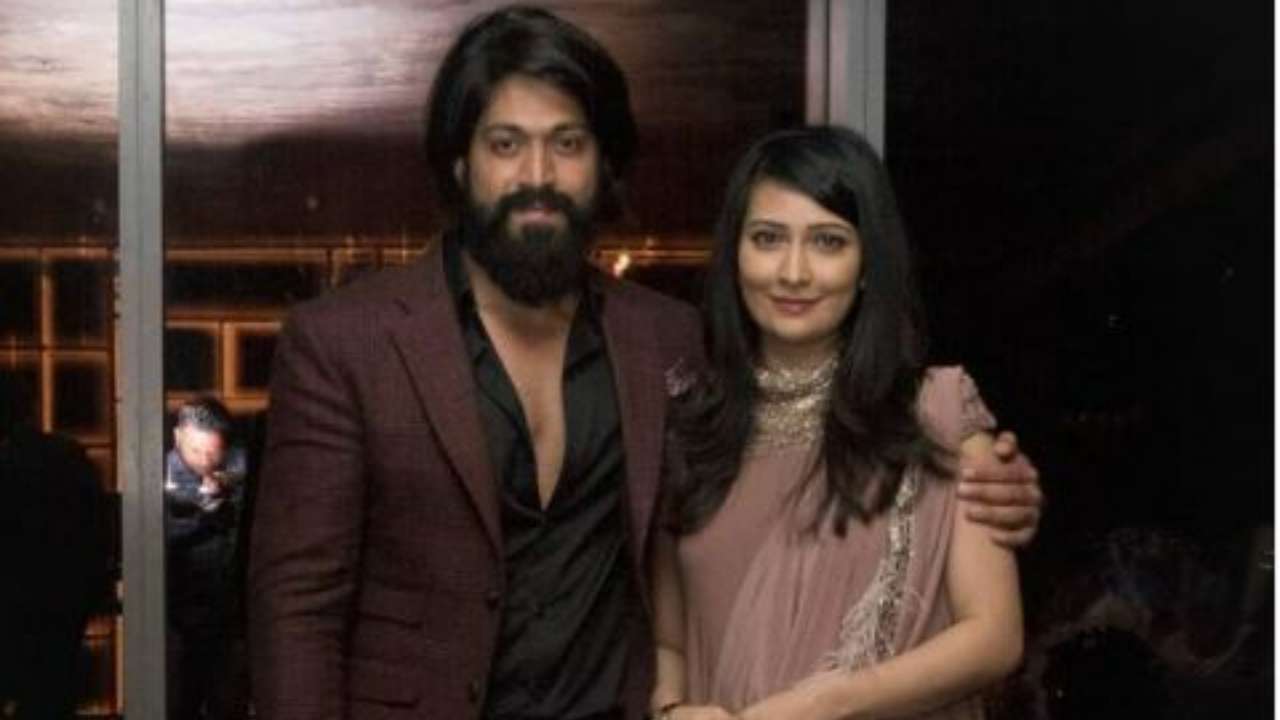 KGF: Chapter 2' star Yash and his wife Radhika Pandit's new housewarming  photos go VIRAL