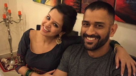 How did MS Dhoni meet Sakshi again?