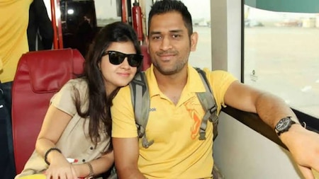 How did Dhoni and Sakshi's love story begin?