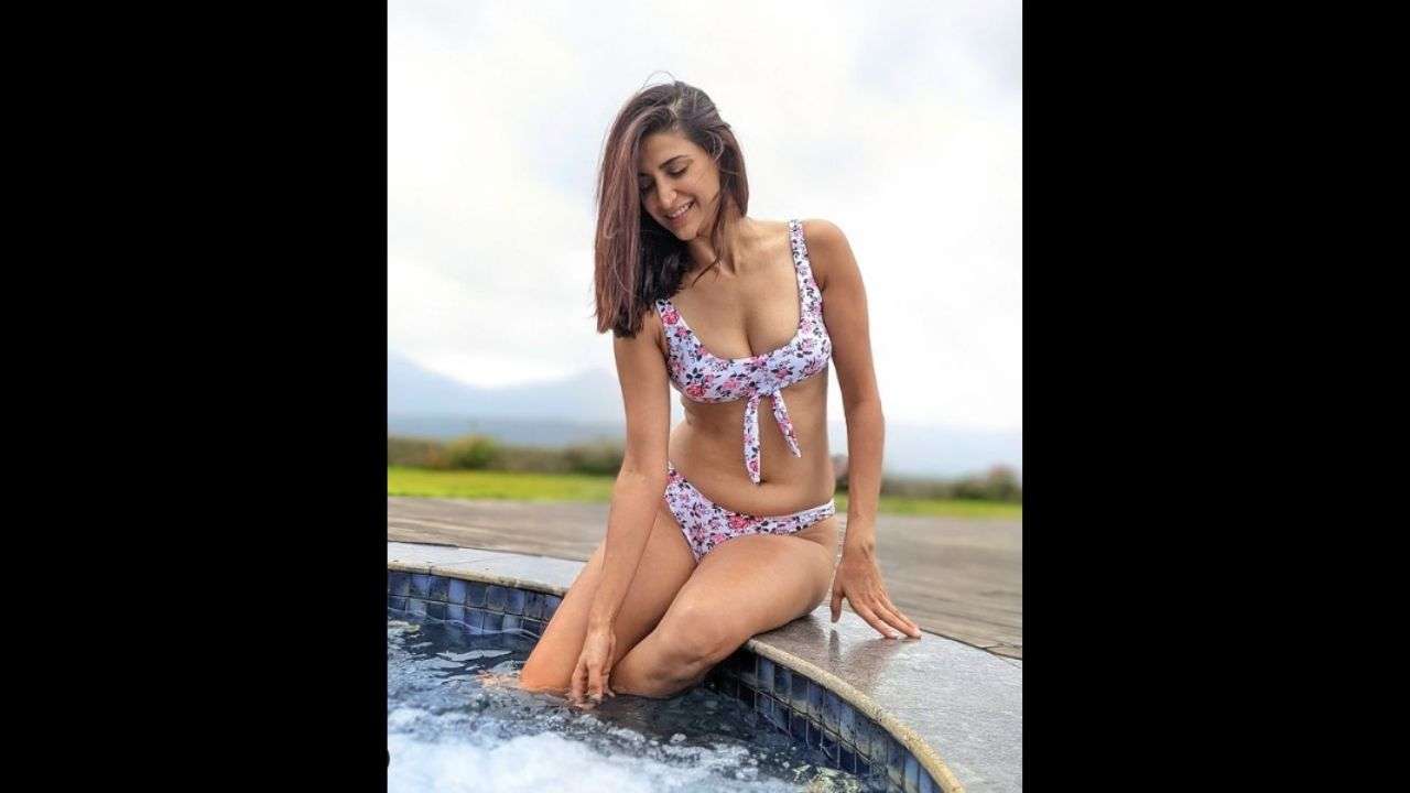 Aahana Kumra looks super hot in floral bikini