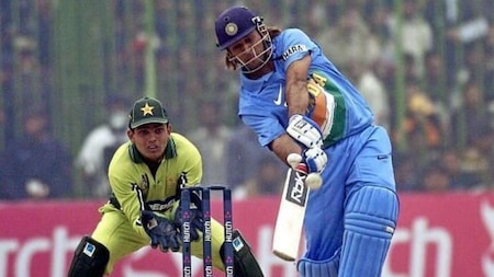 Dhoni's explosive knock of 72 runs off 46 balls against Pakistan