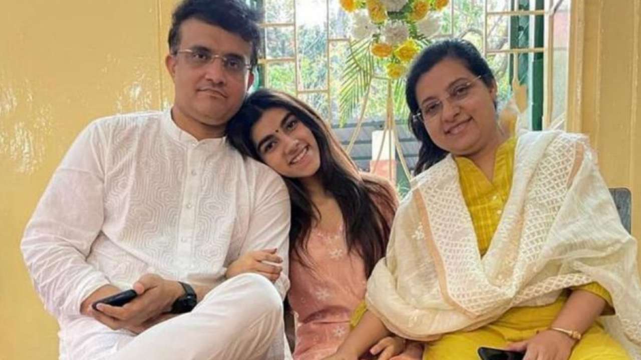 Sourav Ganguly married his wife Dona Ganguly with blessings from the family in 1997