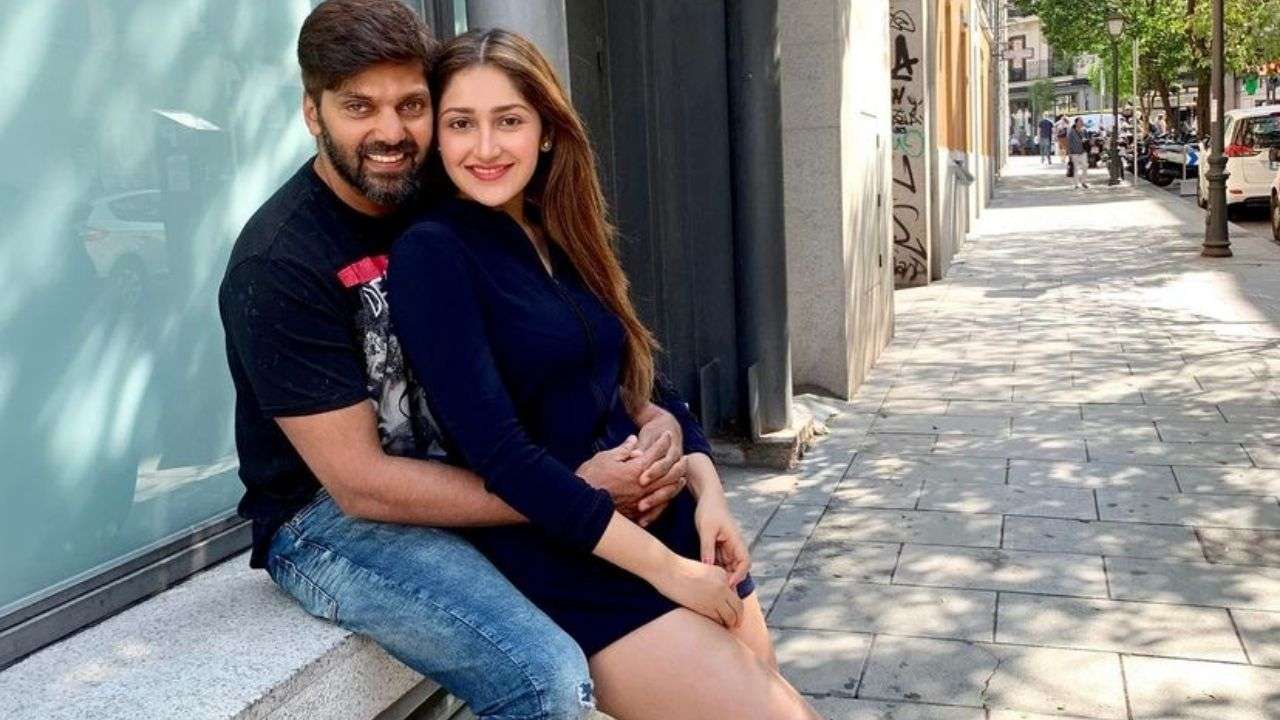 Sayyeshaa is married South star Arya